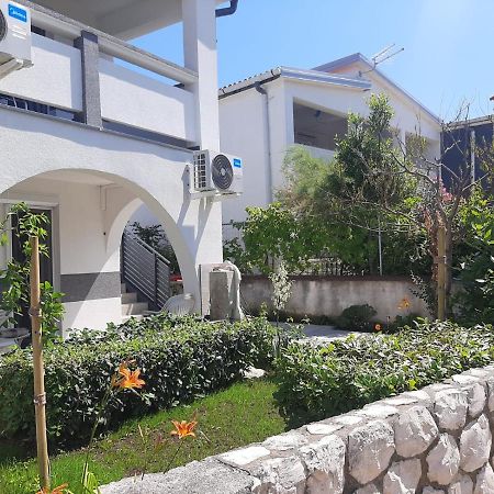 H&F Apartmani Vir Exterior foto