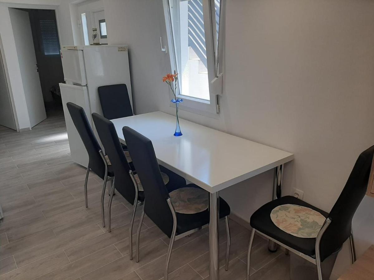 H&F Apartmani Vir Exterior foto
