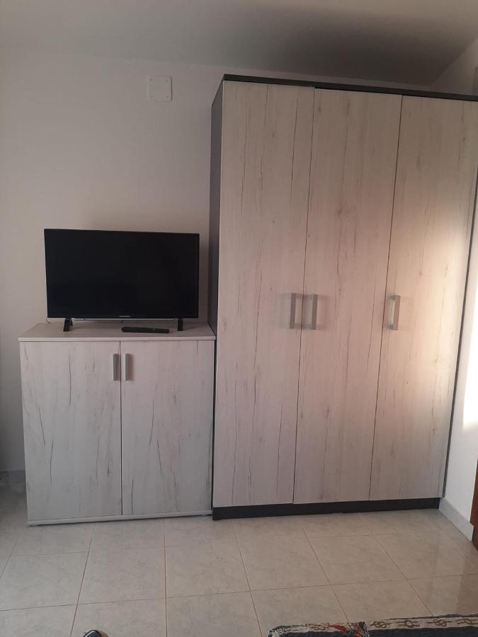 H&F Apartmani Vir Exterior foto