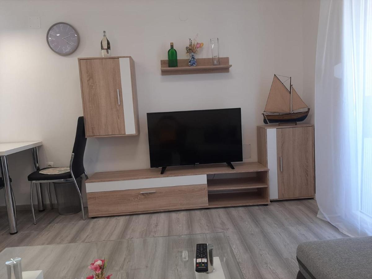 H&F Apartmani Vir Exterior foto