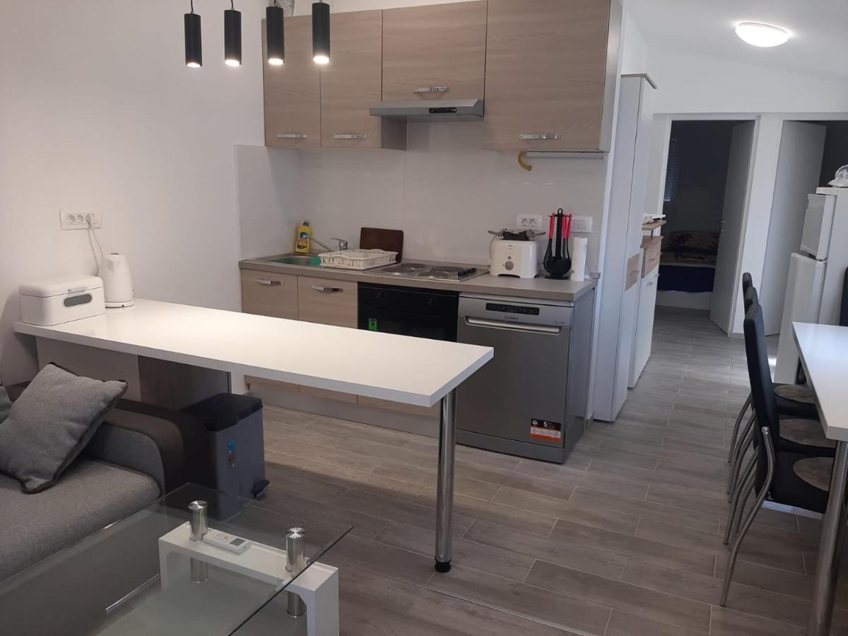 H&F Apartmani Vir Exterior foto