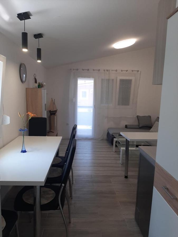 H&F Apartmani Vir Exterior foto