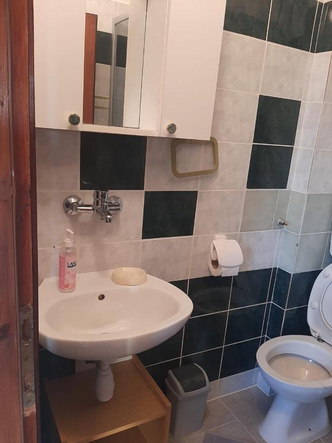 H&F Apartmani Vir Exterior foto